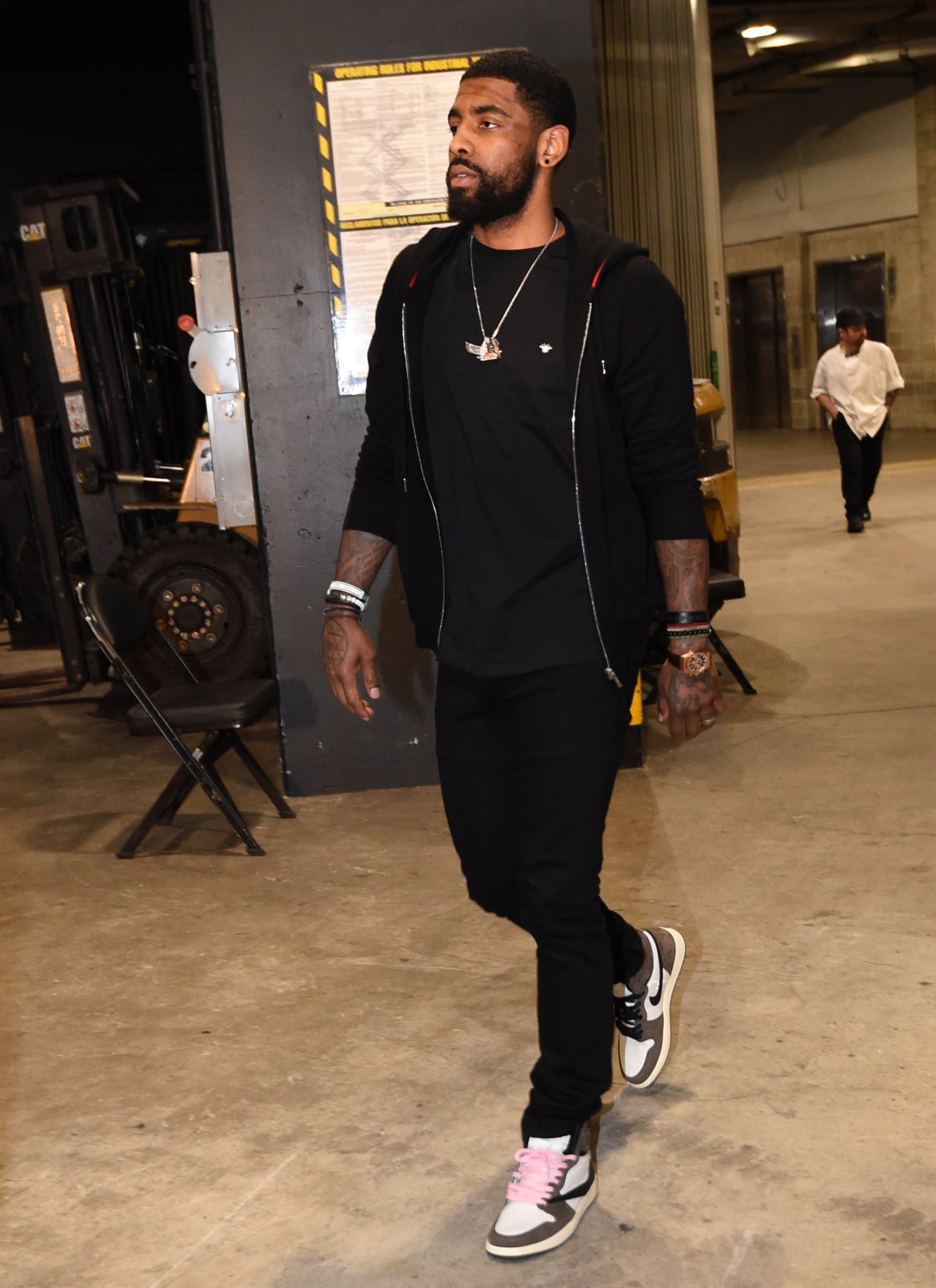 三年级侧翼 三年级侧翼