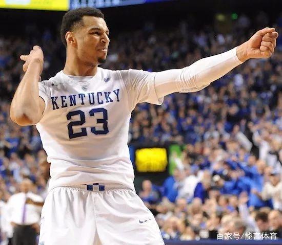 拳头试图压 拳头试图压